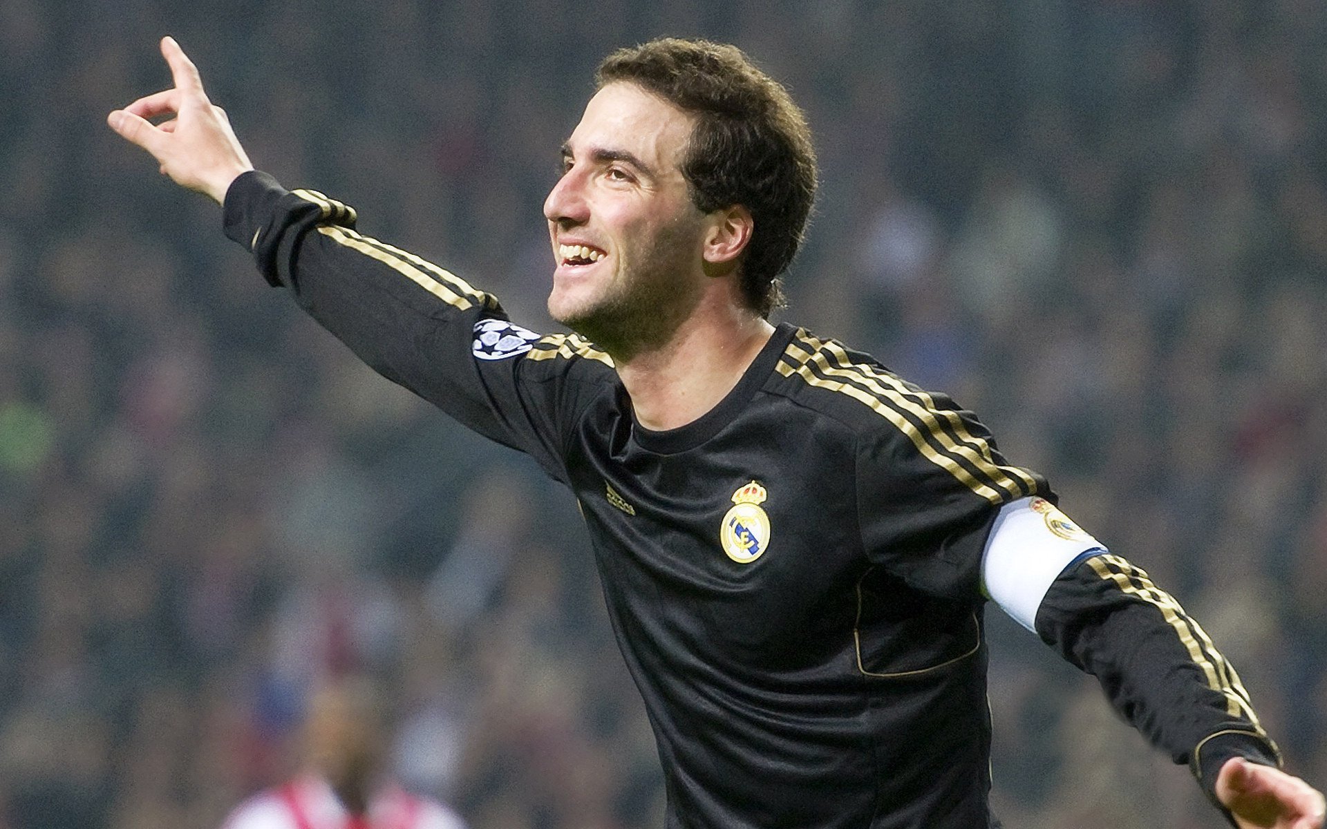 2019年季后赛，库里在一场比赛中投中8个三分，刷新个人季后赛单场三分球纪录