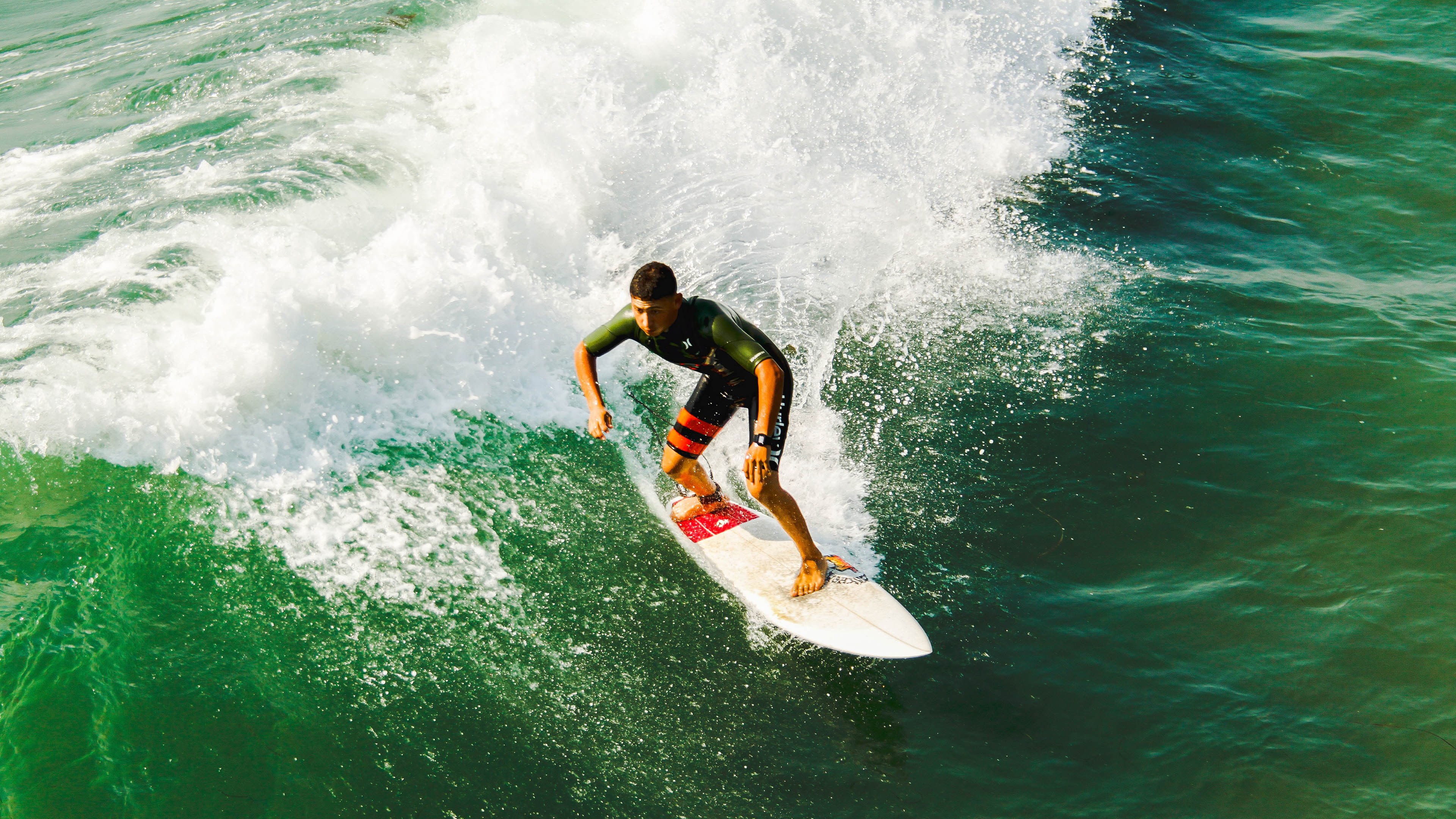 乐鱼体育登录-《电竞产业链升级：从硬件到软件的全方位布局》，电竞产业的发展和前景